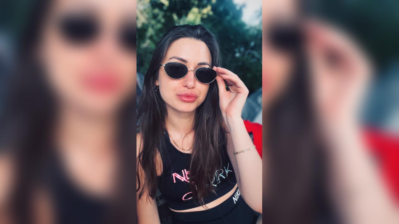 Webcam chat profile for sweeetlips: Legs, feet & shoes