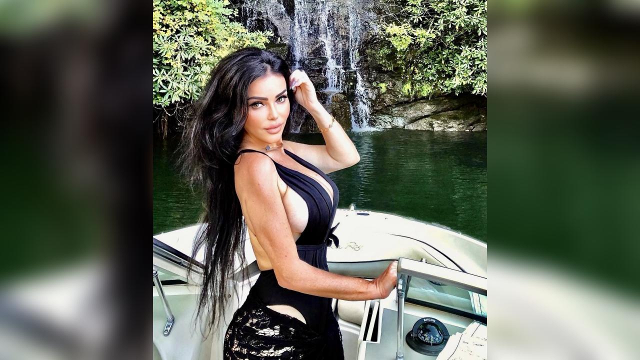 Webcam chat profile for AngelWhisper: Leather