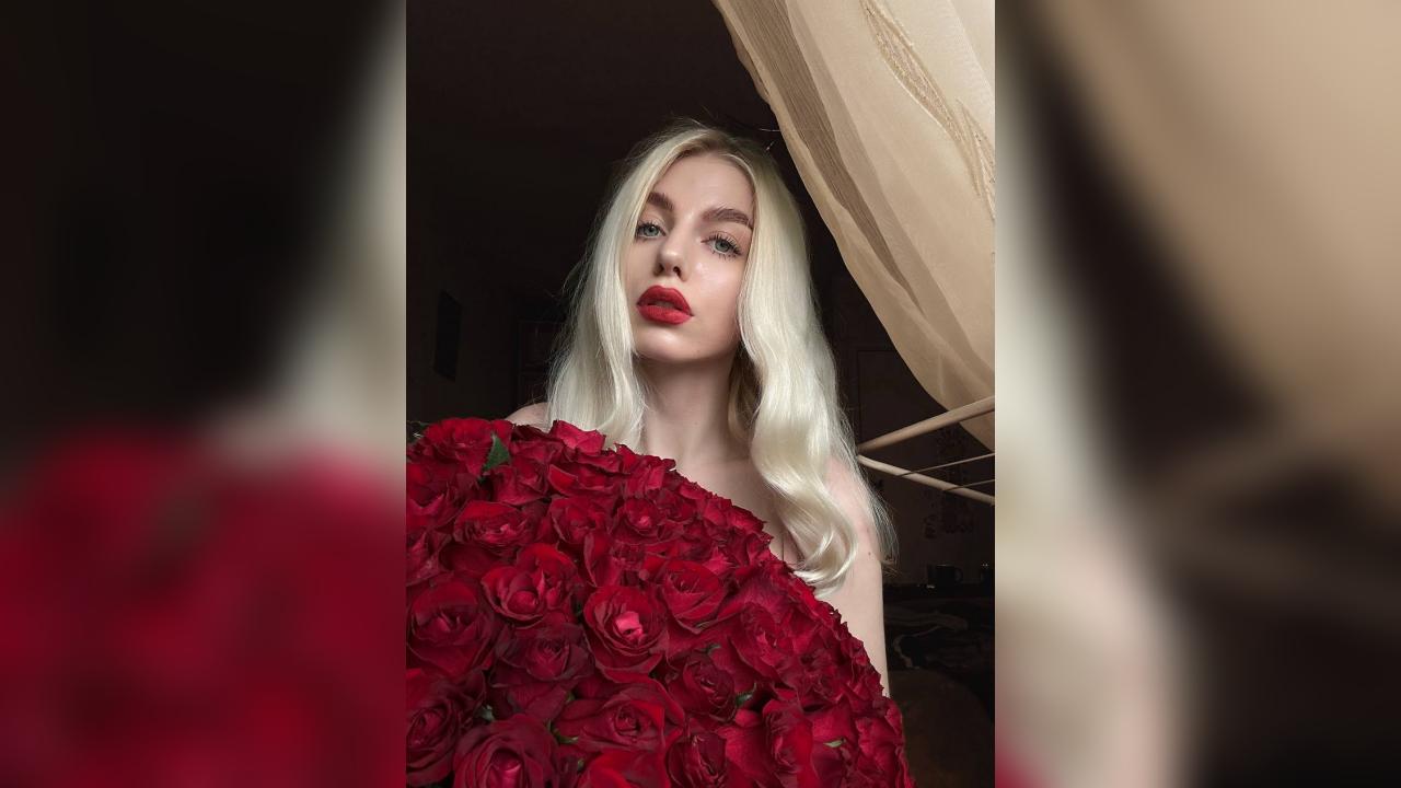 Webcam chat profile for AmeliaFit: Legs, feet & shoes