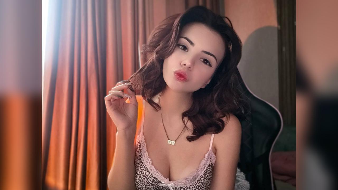 Webcam chat profile for ShineKitty: Dancing