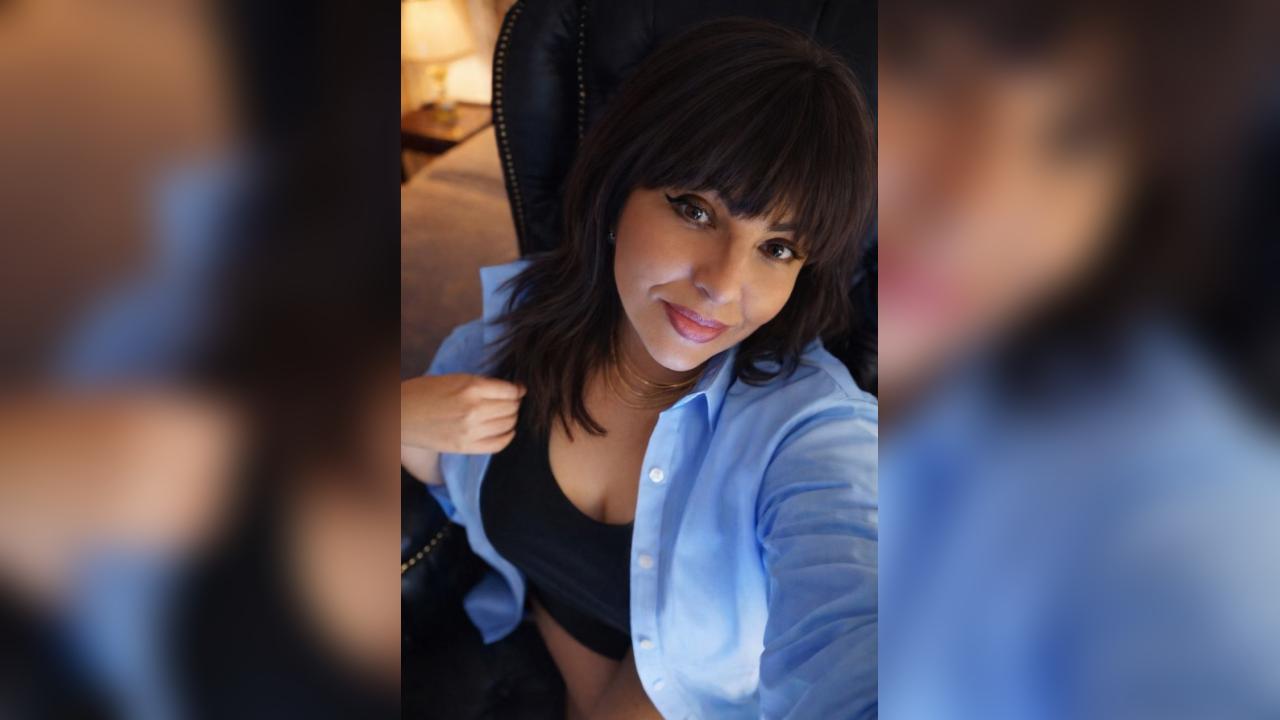 Webcam chat profile for Elisora: Dancing