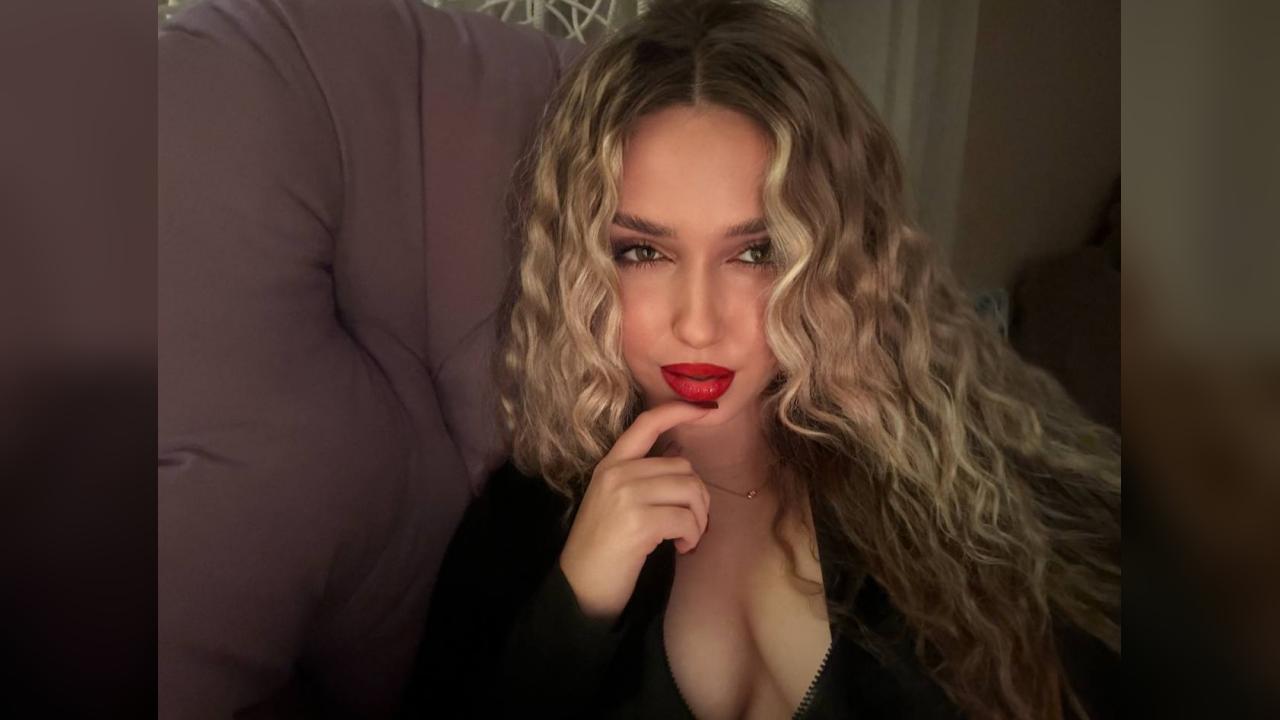 Webcam chat profile for Aritta: Ask about my Hobbies