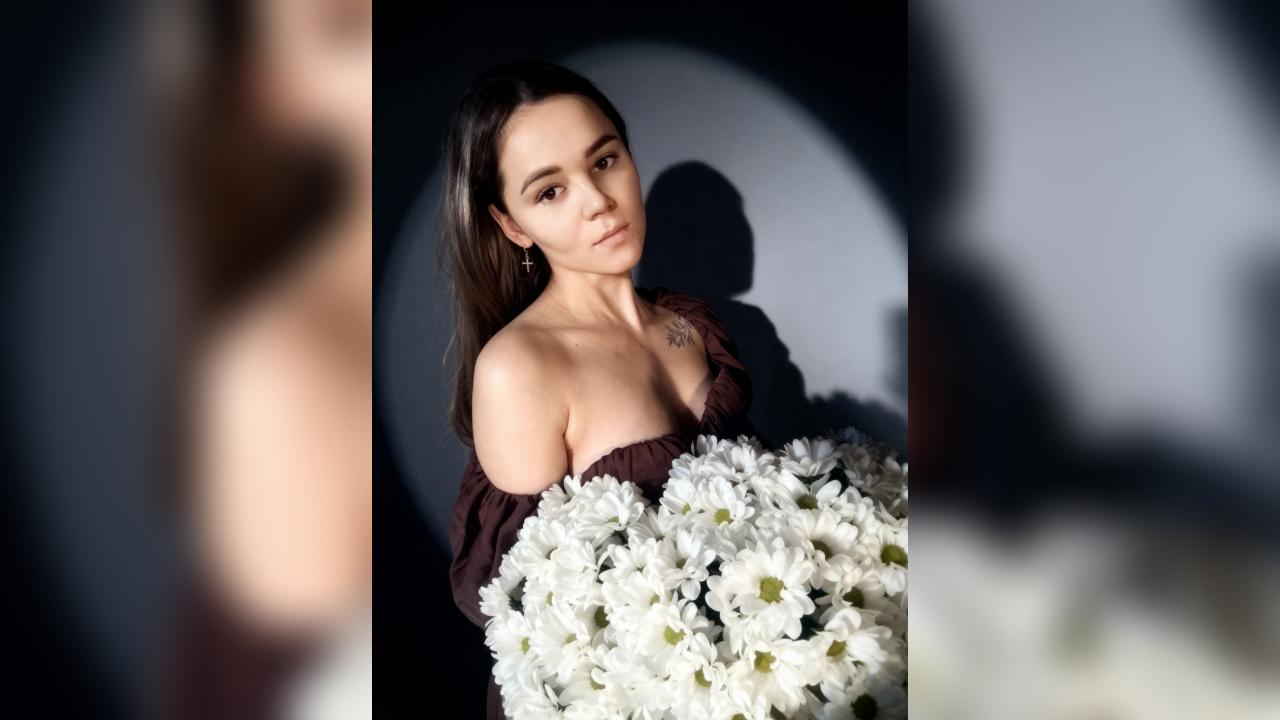 Webcam chat profile for Tavina: Dancing