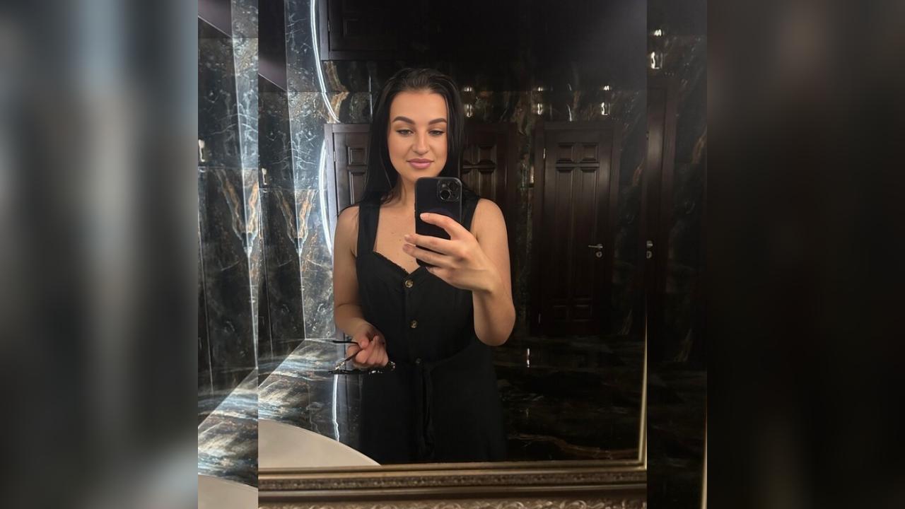 Webcam chat profile for DoctorEugenia: Piercings & tattoos