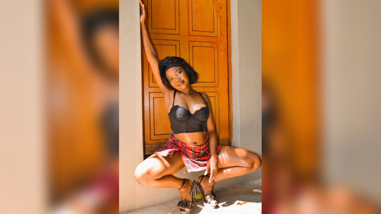 Webcam chat profile for SexyDynamitexx: Bondage & discipline