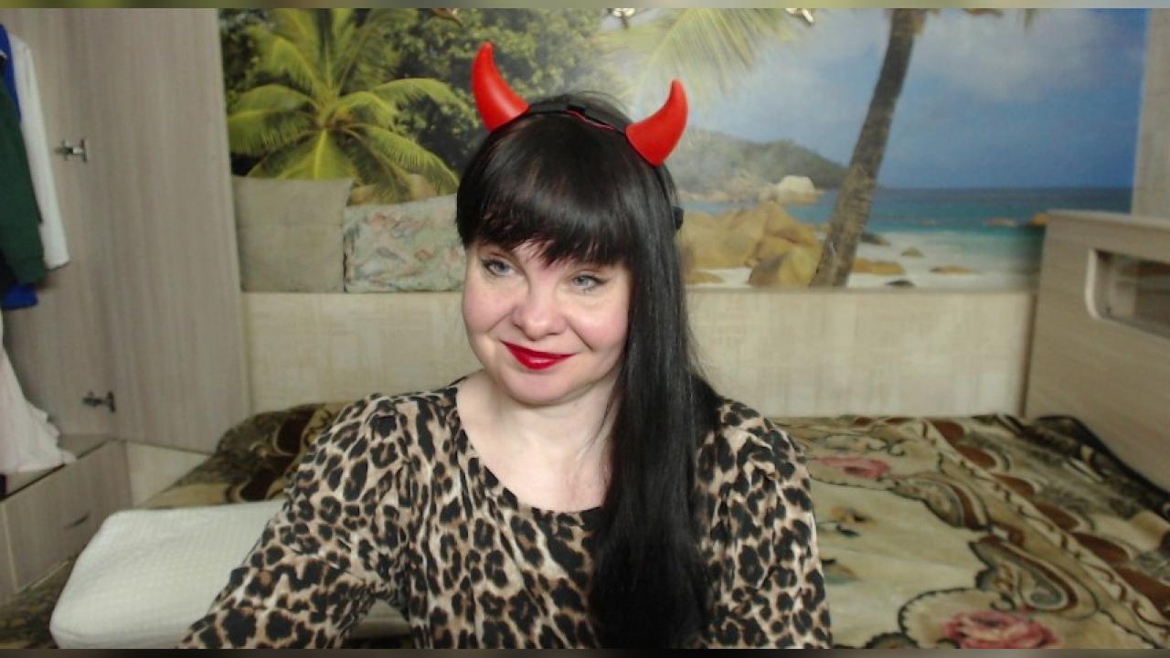 Webcam chat profile for Destinybbb: Bondage & discipline