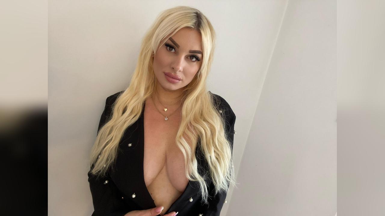 Webcam chat profile for BustyAnna: Dominatrix