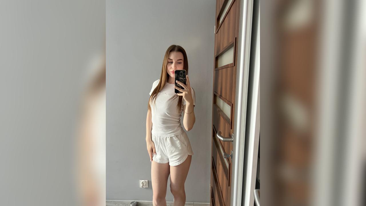 Webcam chat profile for LonelyQueen