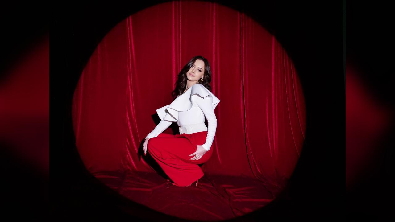 Webcam chat profile for MakingHappy: Legs, feet & shoes