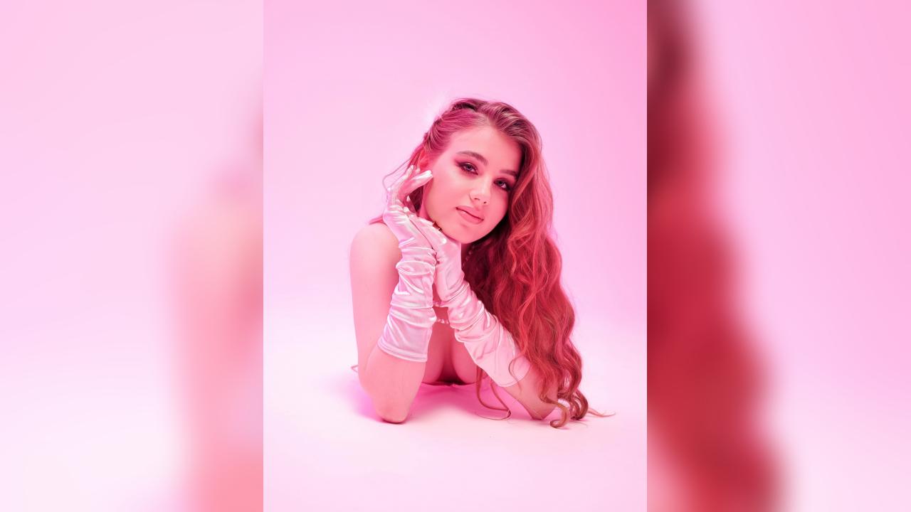 Webcam chat profile for GoldenMirage