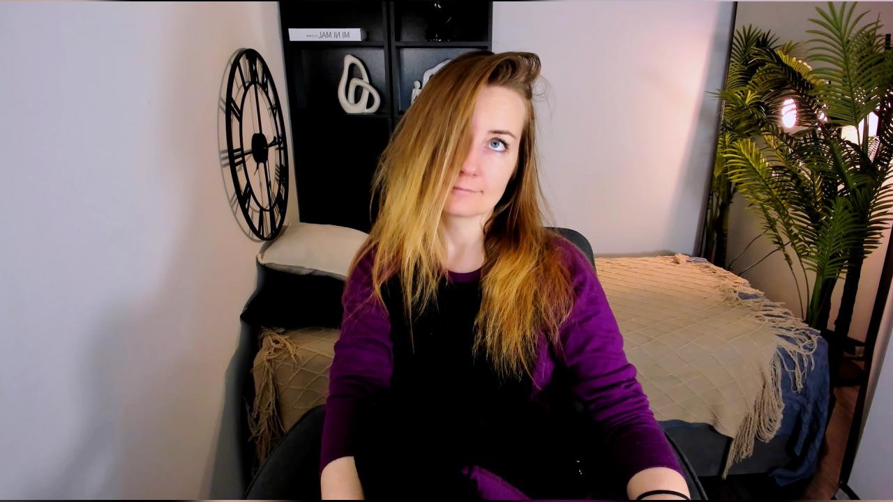 Webcam chat profile for MeggySun: Legs, feet & shoes