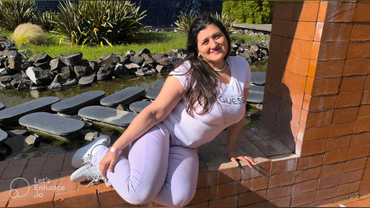 Webcam chat profile for SophiaBliss: Nipple play