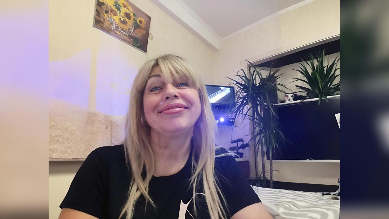 Webcam chat profile for SusieNoreen: Kissing