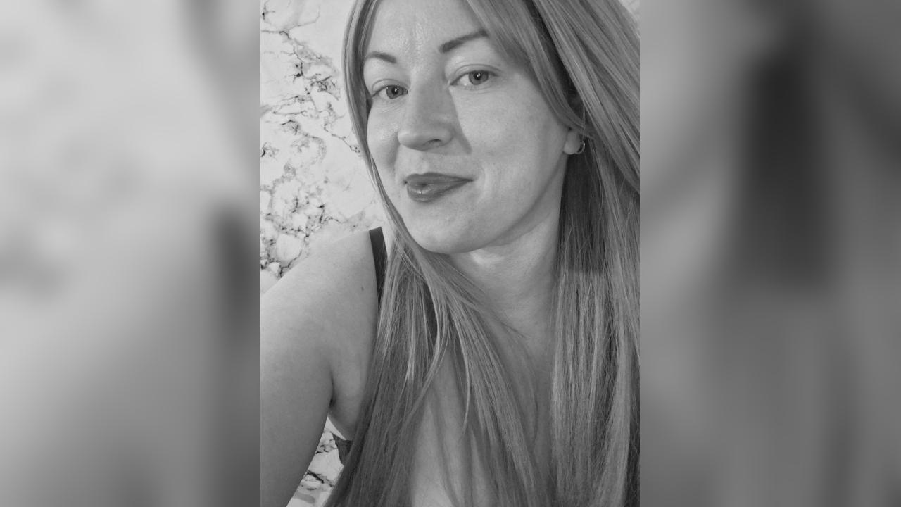 Webcam chat profile for sweetcandymmm: Piercings & tattoos