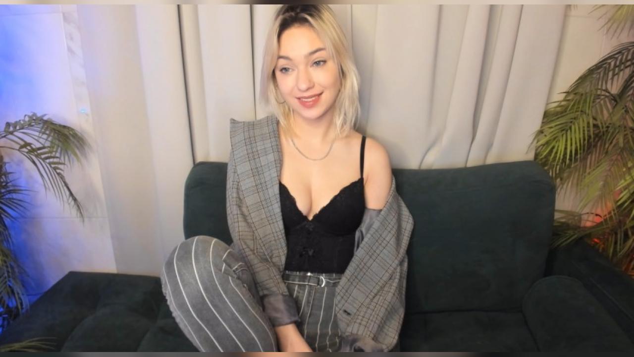 Webcam chat profile for AlysiaSun: Legs, feet & shoes