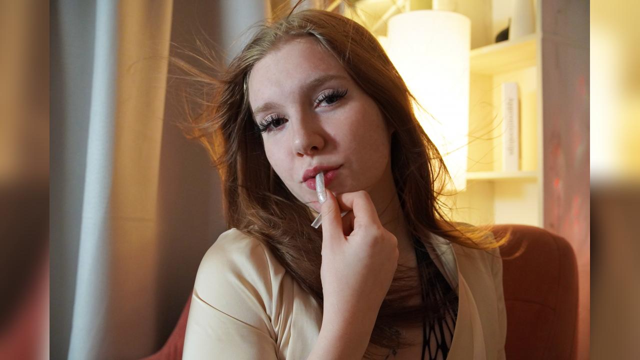 Webcam chat profile for LaylaGlam: Legs, feet & shoes