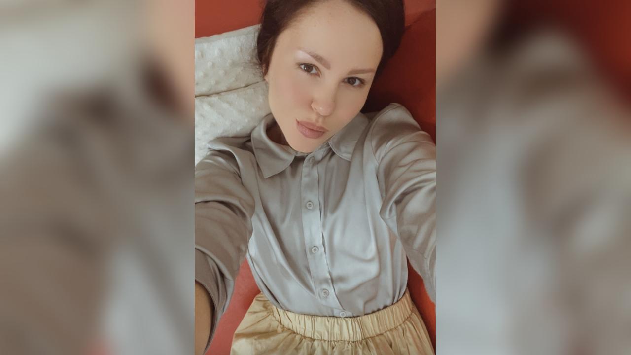 Webcam chat profile for VickyGold: Kissing