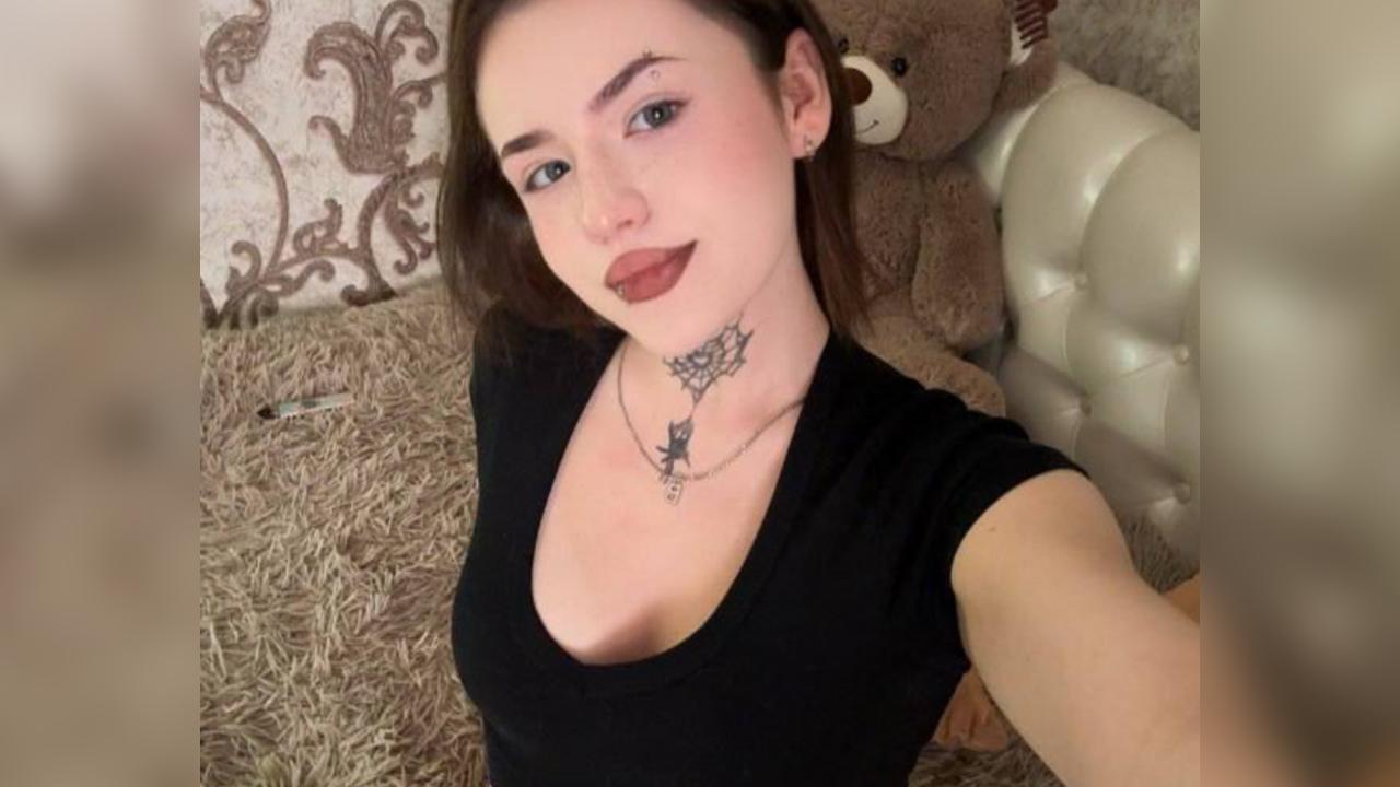 Webcam chat profile for HoneyMia: Ask about my Hobbies