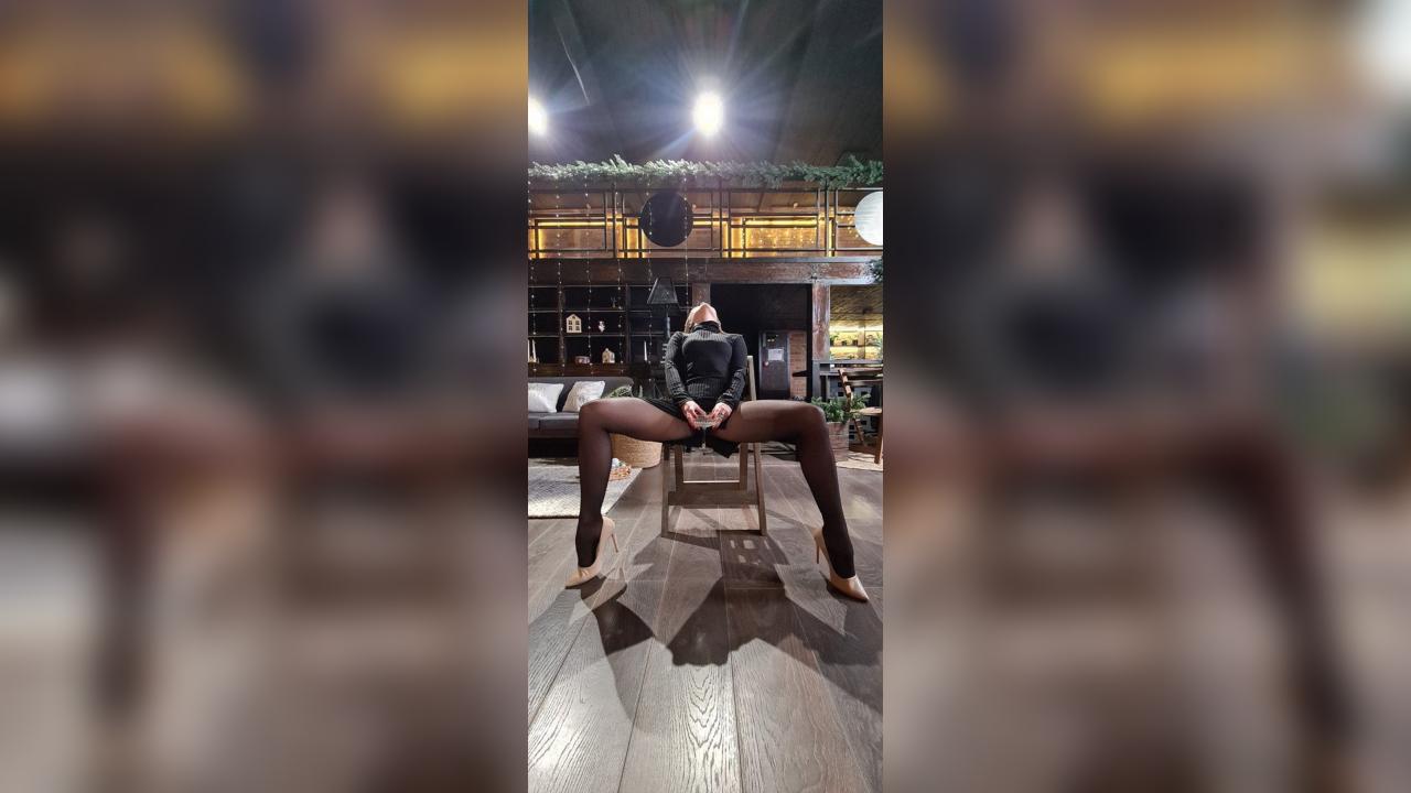 Webcam chat profile for Margosha1: Smoking