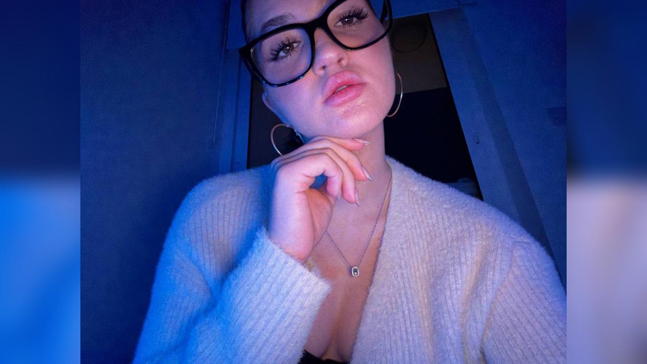 Webcam chat profile for K5oraline: Ask about my Hobbies