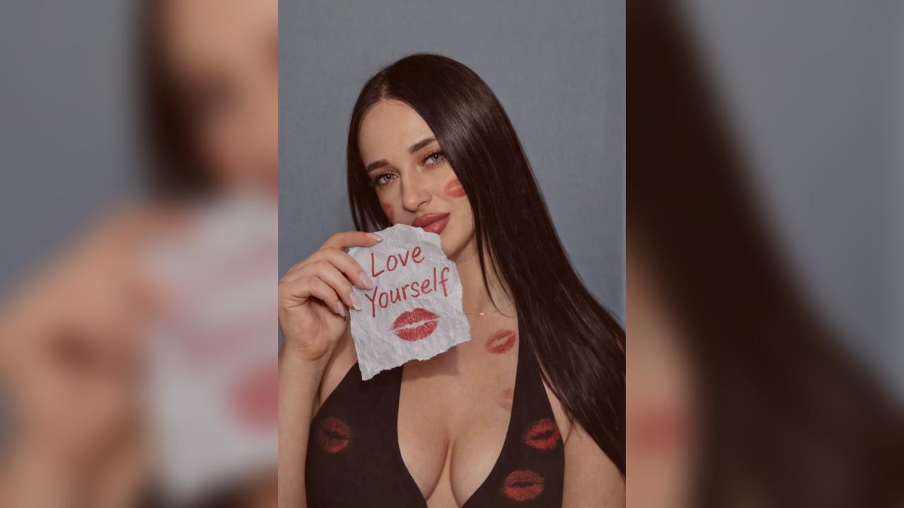 Webcam chat profile for kristina555: Outfits