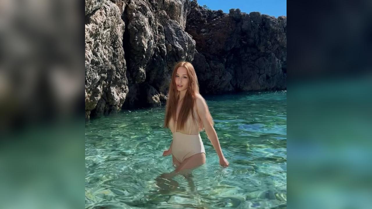 Webcam chat profile for DivineFlirt: Outfits