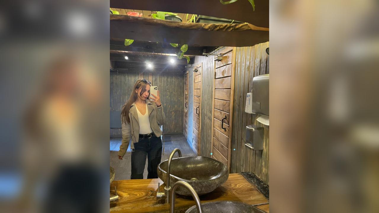 Webcam chat profile for Malika: Leather