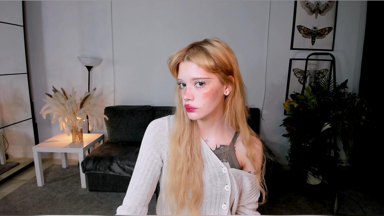 Webcam chat profile for SweetMell: Leather