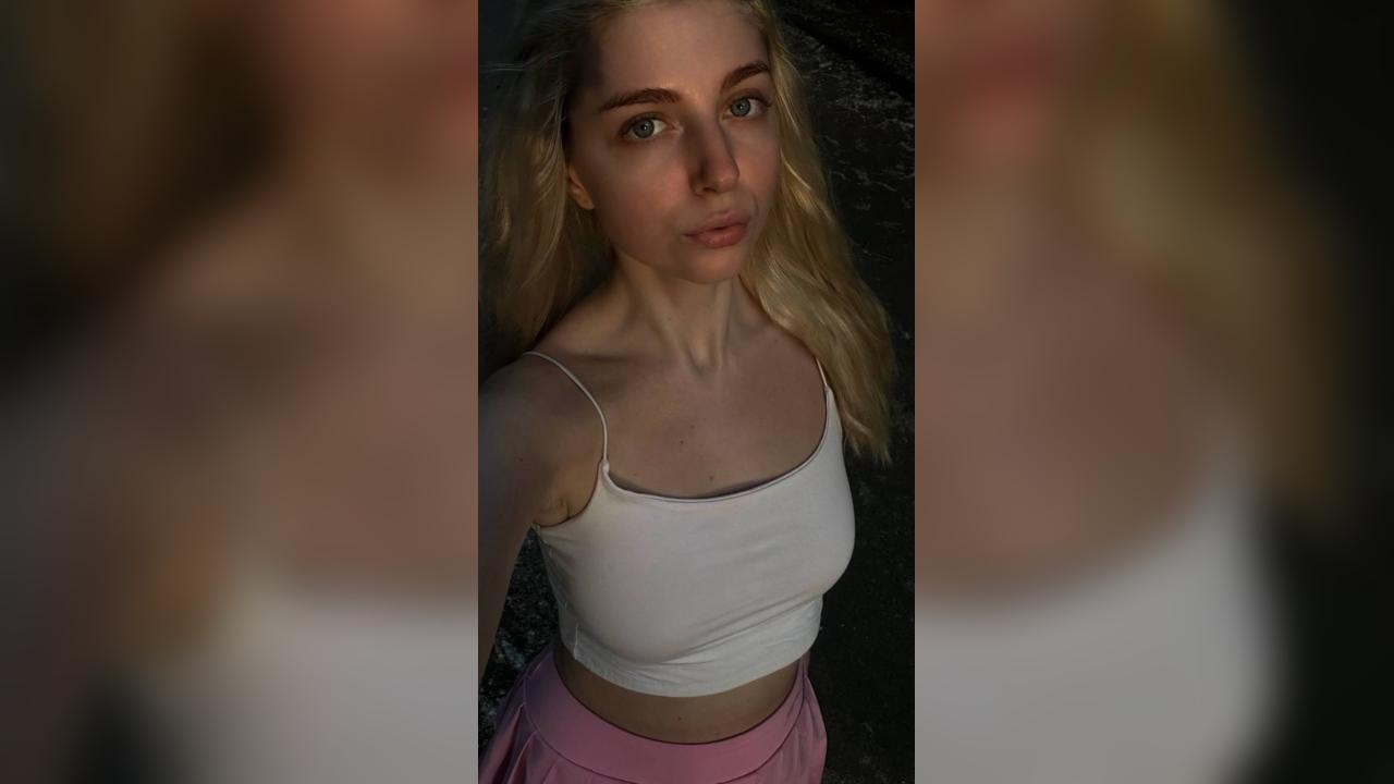 Webcam chat profile for Elunor: Ask about my Hobbies