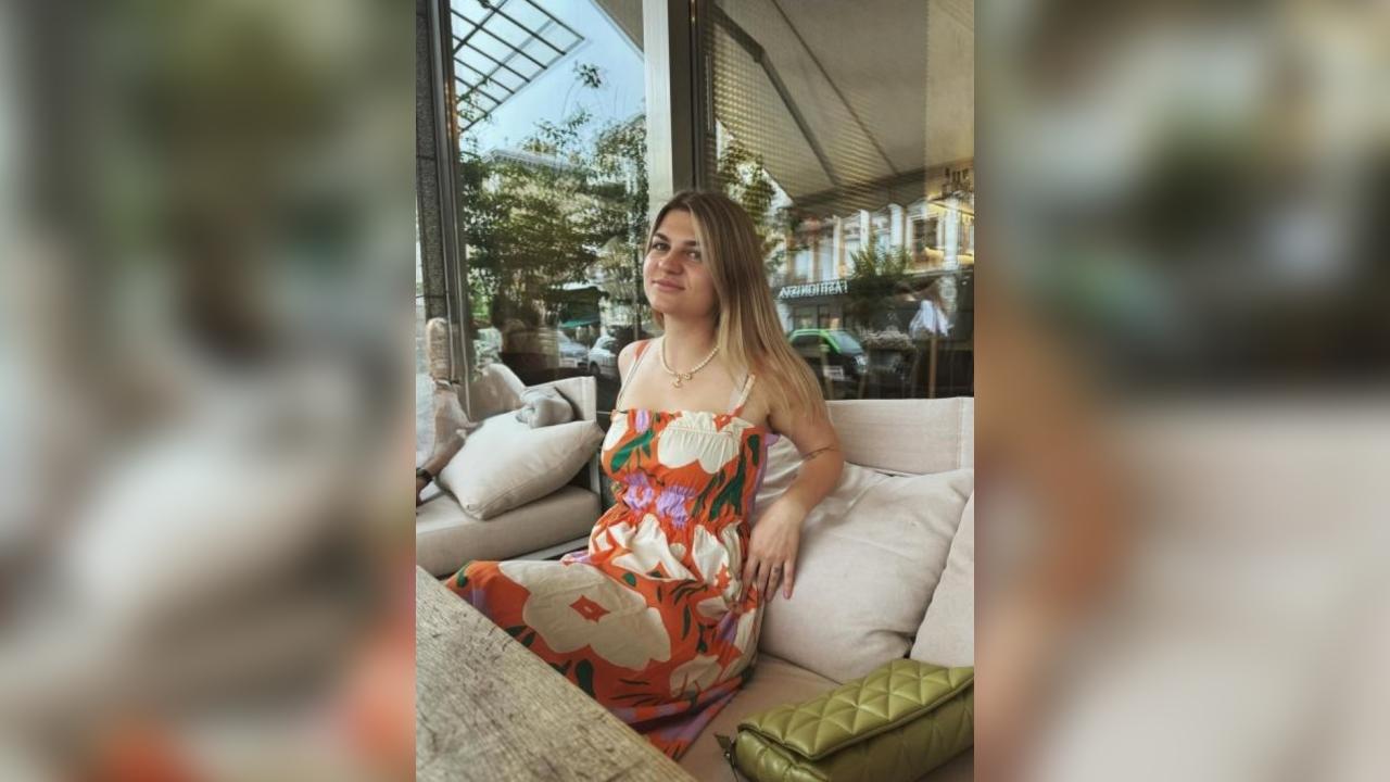 Webcam chat profile for CrystalBlush: Cooking