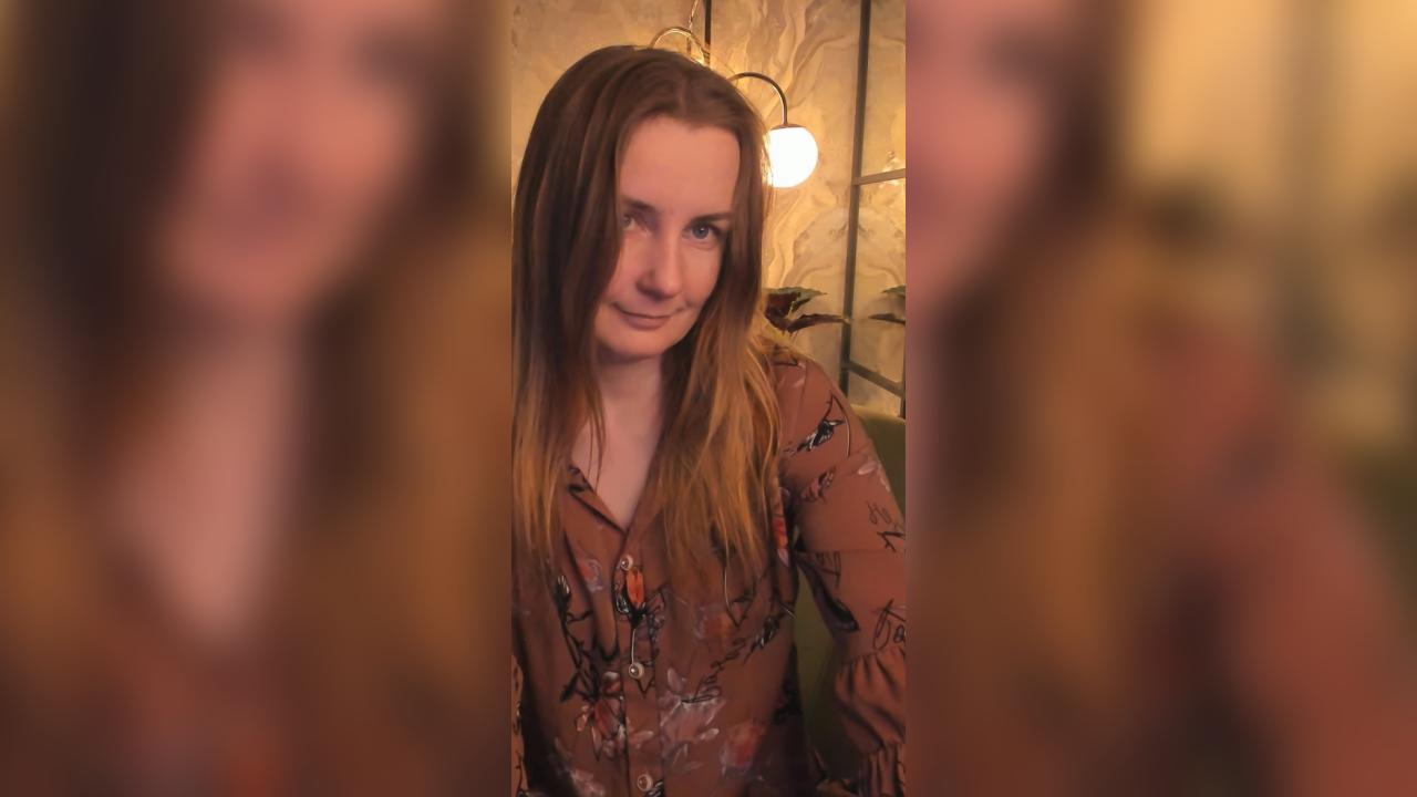 Webcam chat profile for MeggySun: Legs, feet & shoes