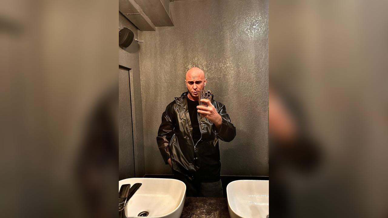 Webcam chat profile for BedBoy777: Kissing