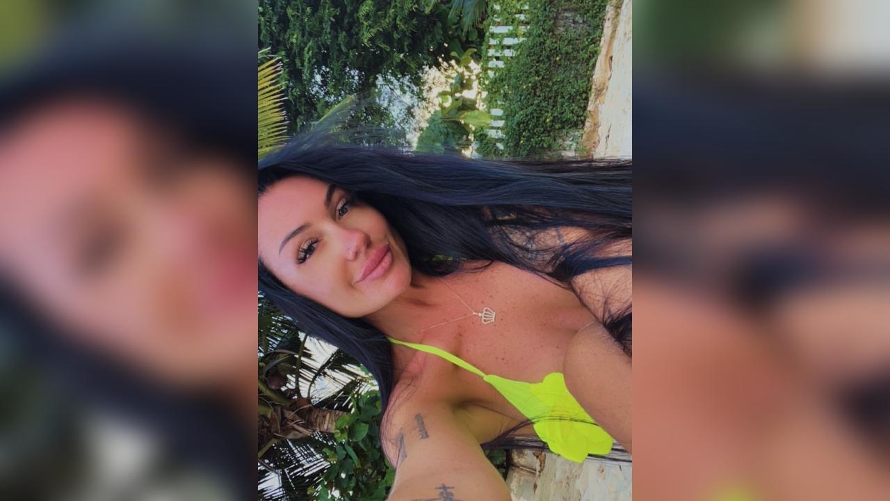 Webcam chat profile for BlackVelvet: Smoking