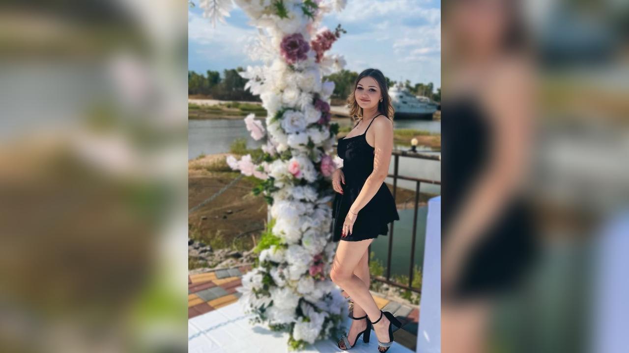 Webcam chat profile for Viola