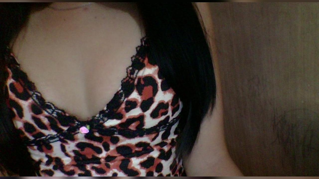 Webcam chat profile for xCutiePearlx: Strip-tease