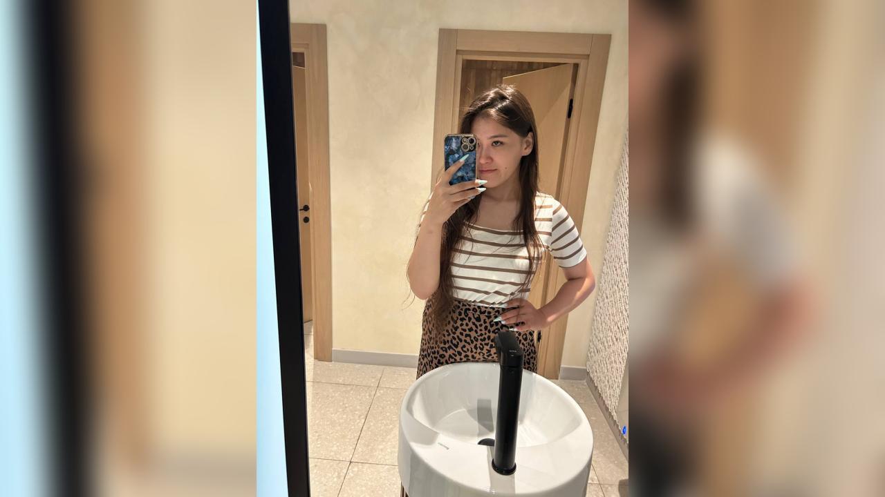 Webcam chat profile for ChoiNaRizq: Legs, feet & shoes