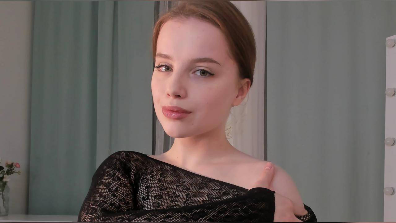 Webcam chat profile for GabiAddams: Legs, feet & shoes