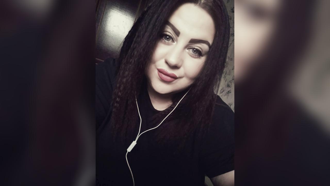 Webcam chat profile for MyraKelly: Legs, feet & shoes