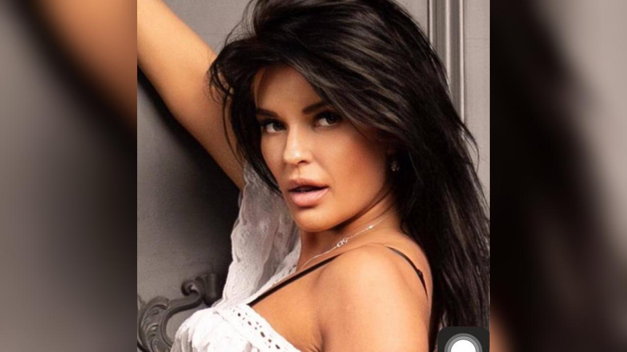 Webcam chat profile for RikaCoutts: Legs, feet & shoes