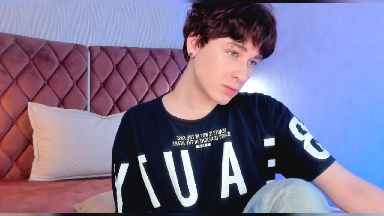 Webcam chat profile for AntonyLewis: Jerking off