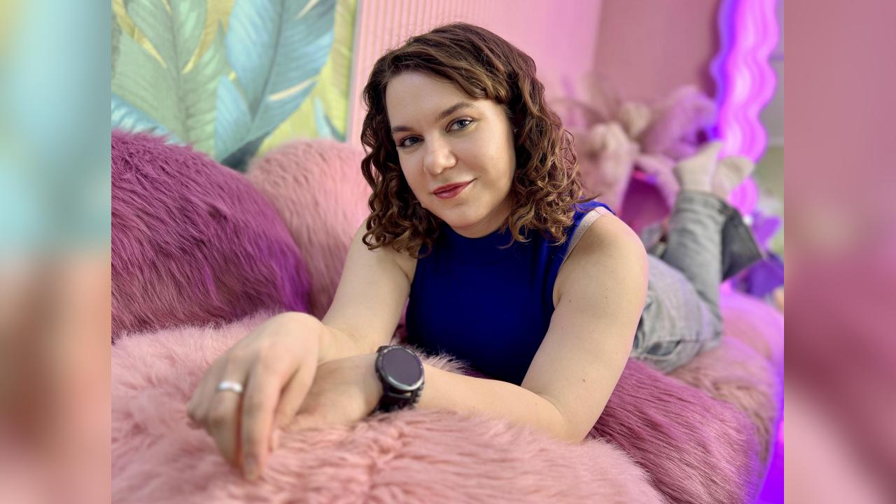 Webcam chat profile for TeonaX67: Legs, feet & shoes