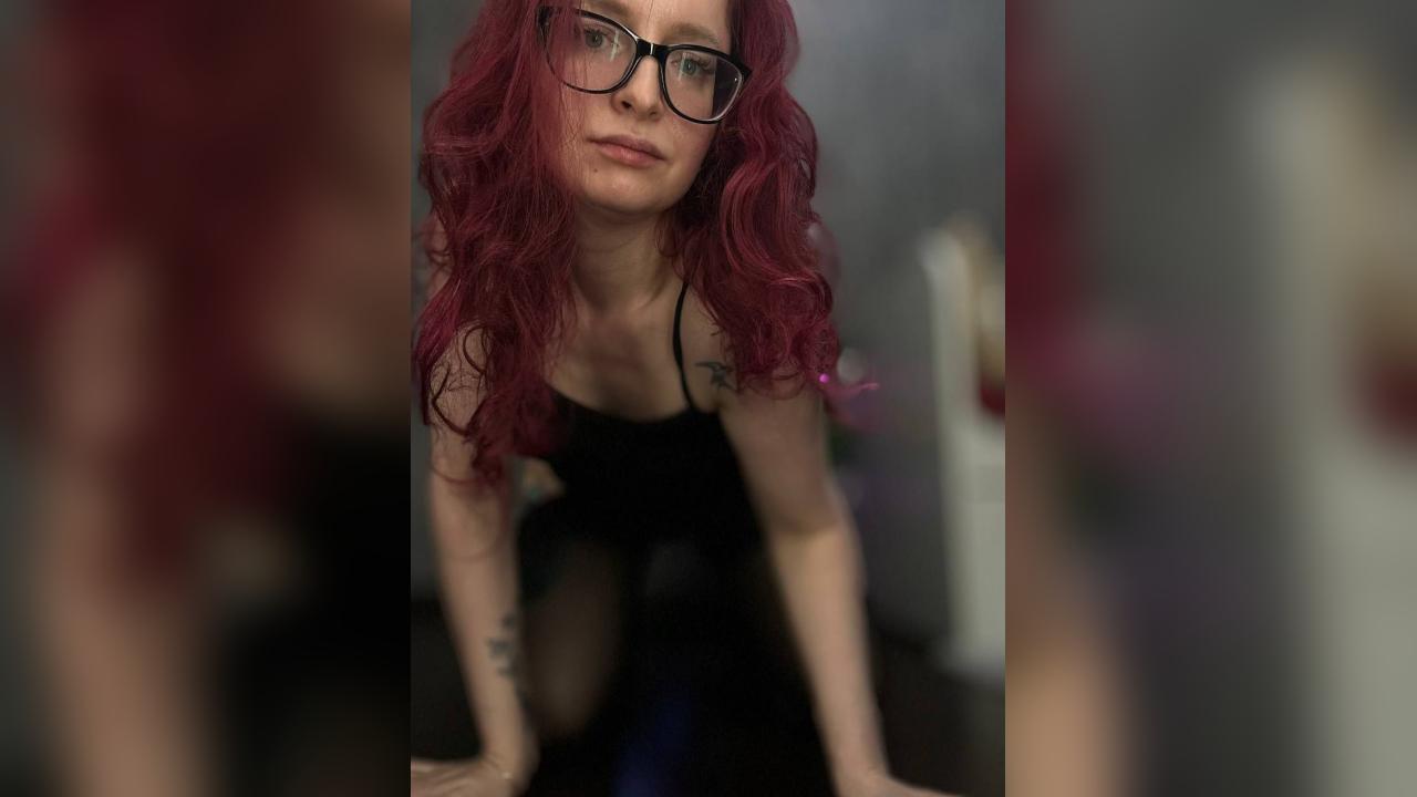 Webcam chat profile for CoyEmma: Live orgasm