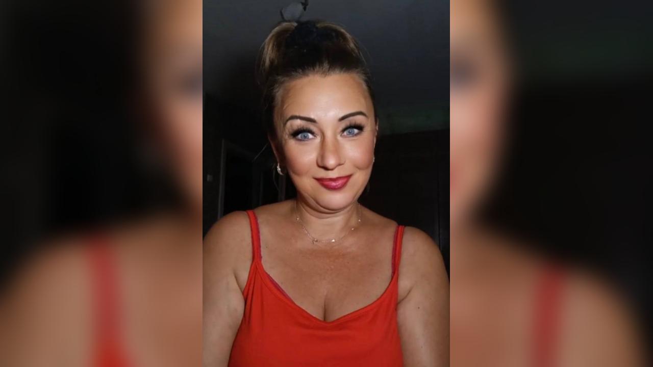 Webcam chat profile for LunaChic: Books/Reading