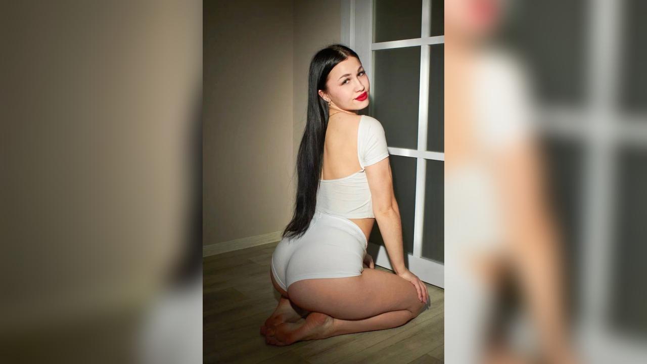 Webcam chat profile for Dindinlir: Legs, feet & shoes