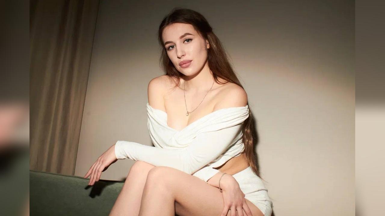 Webcam chat profile for Binksbaby: Legs, feet & shoes