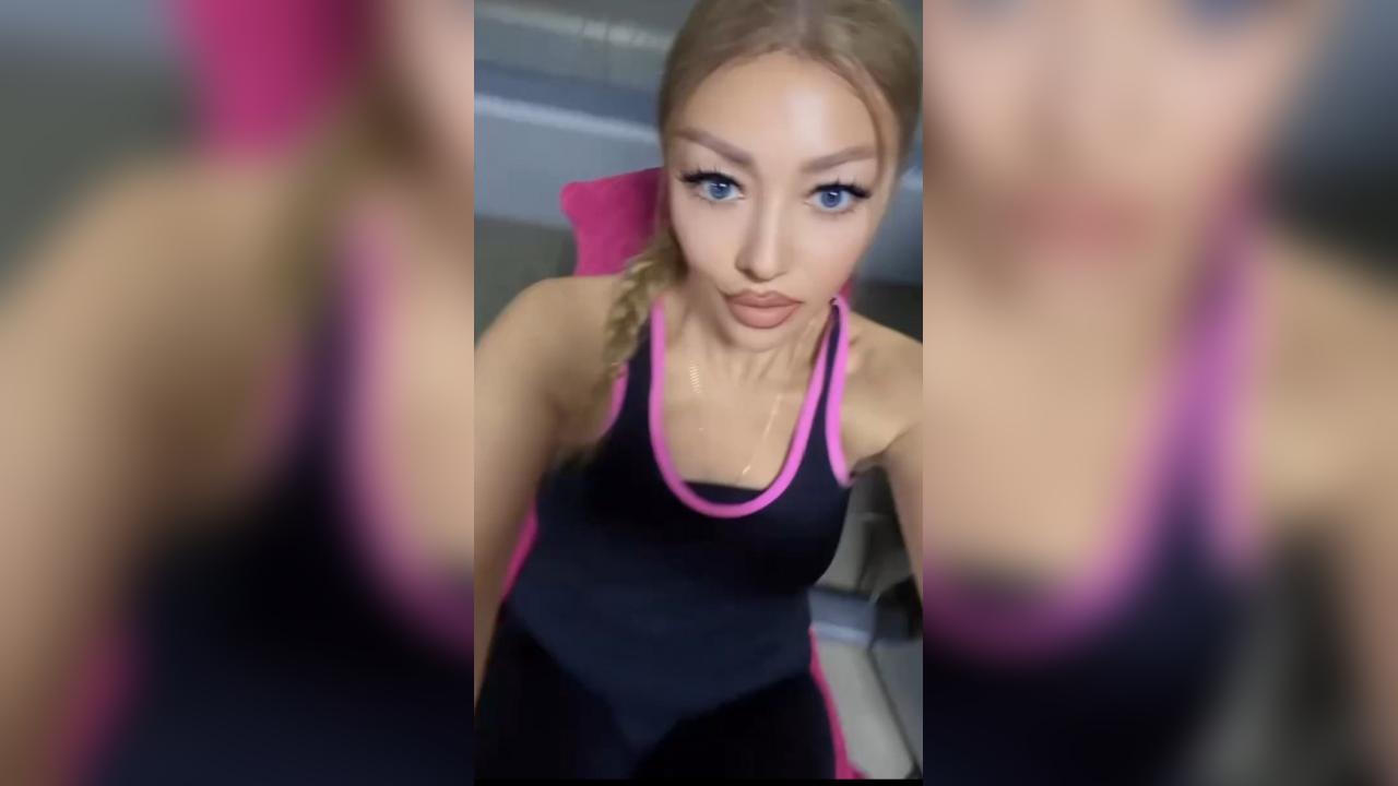 Webcam chat profile for xCasandra: Outfits