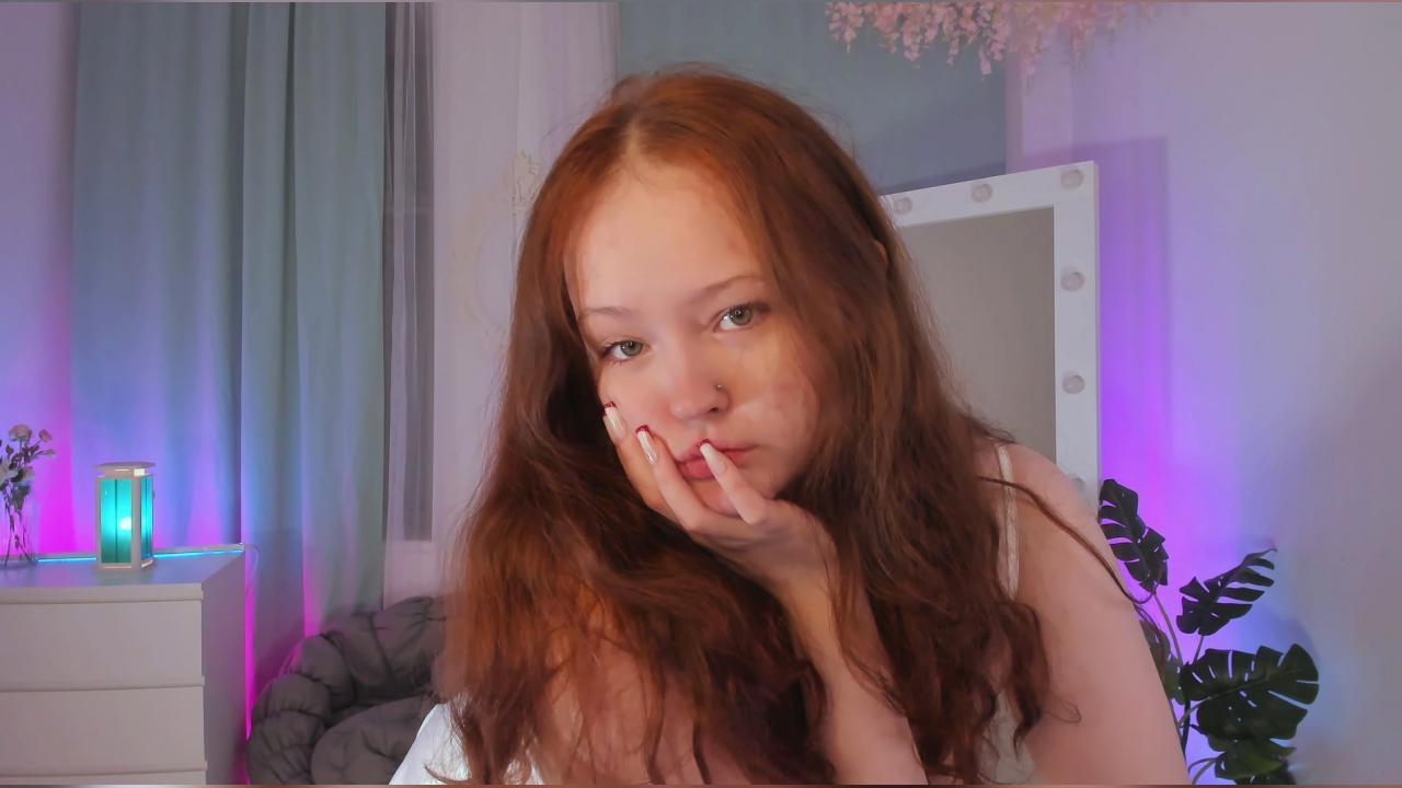 Webcam chat profile for YenneferLitt: Legs, feet & shoes