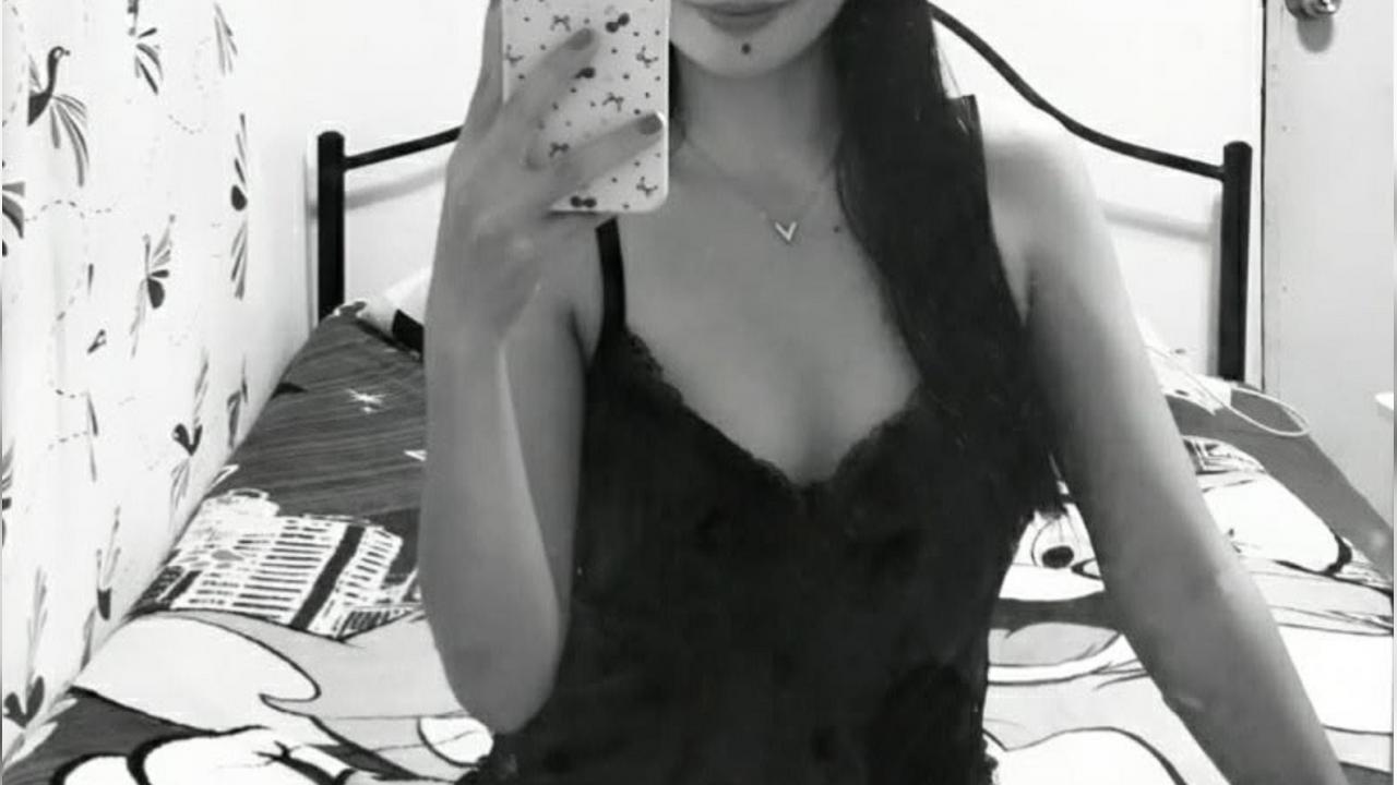 Webcam chat profile for Cutiekiffy18: Strip-tease