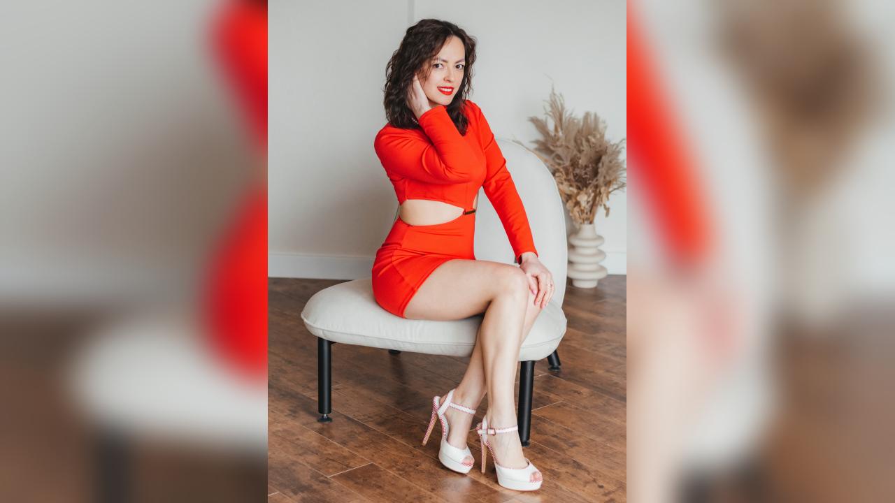 Webcam chat profile for JuicyBuns: Legs, feet & shoes