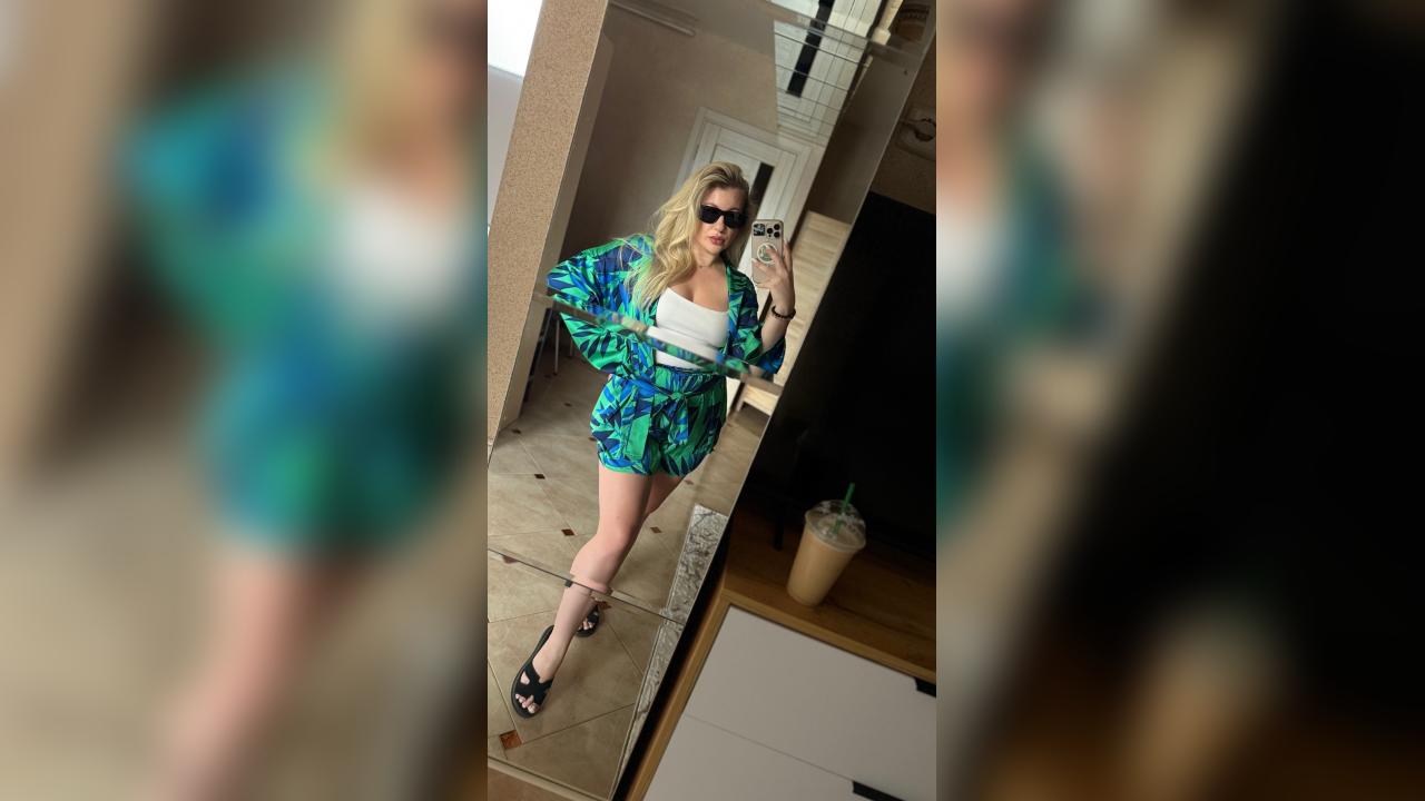 Webcam chat profile for WickedLuna: Ask about my Hobbies